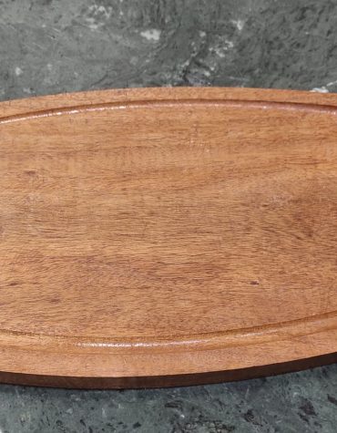 WOODEN CHOPPING BOARD OVEL SHAPE WITH GRIP