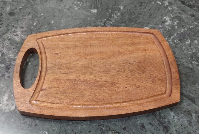 WOODEN CHOPPING BOARD OVEL SHAPE WITH GRIP