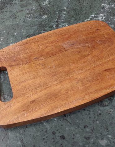 WOODEN CHOPPING BOARD OVEL SHAPE