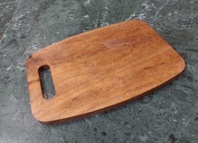 WOODEN CHOPPING BOARD OVEL SHAPE