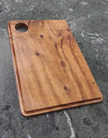 WOODEN CHOPPING BOARD WITH GRIIP